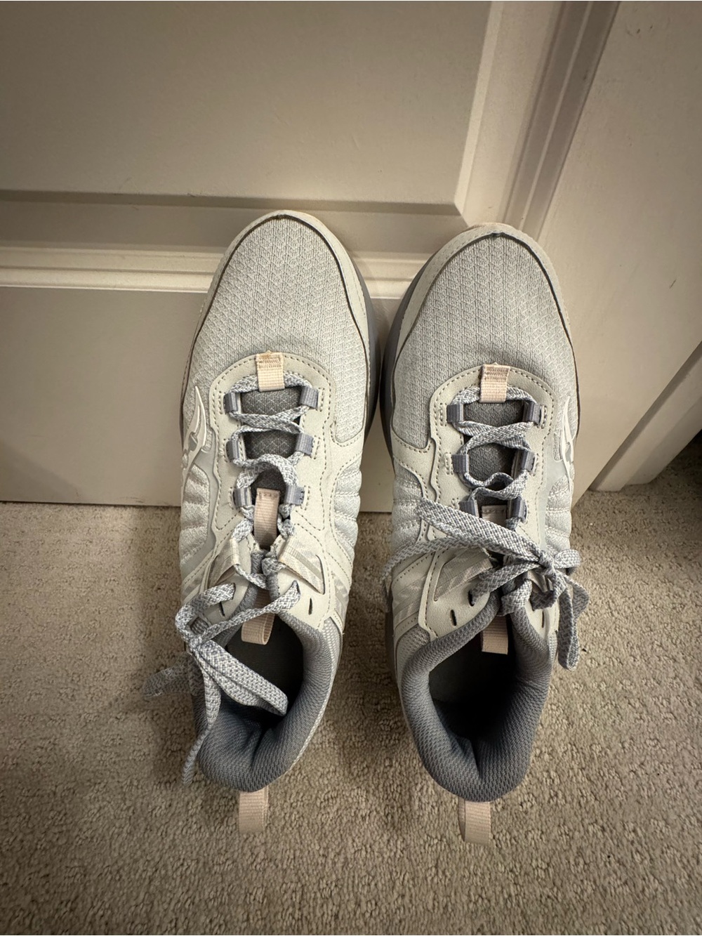 Saucony Women’s Gray Trail Sneakers – Size 11 Wide